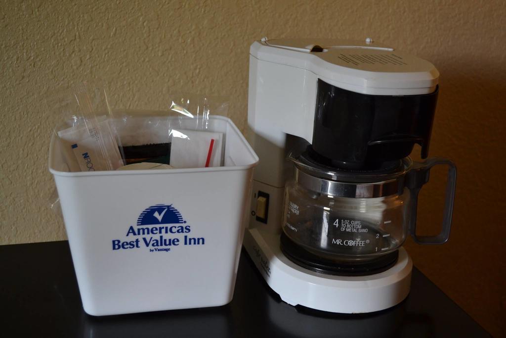 Americas Best Value Inn Smithfield Bagian luar foto