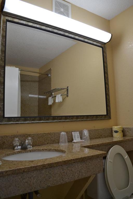Americas Best Value Inn Smithfield Bagian luar foto