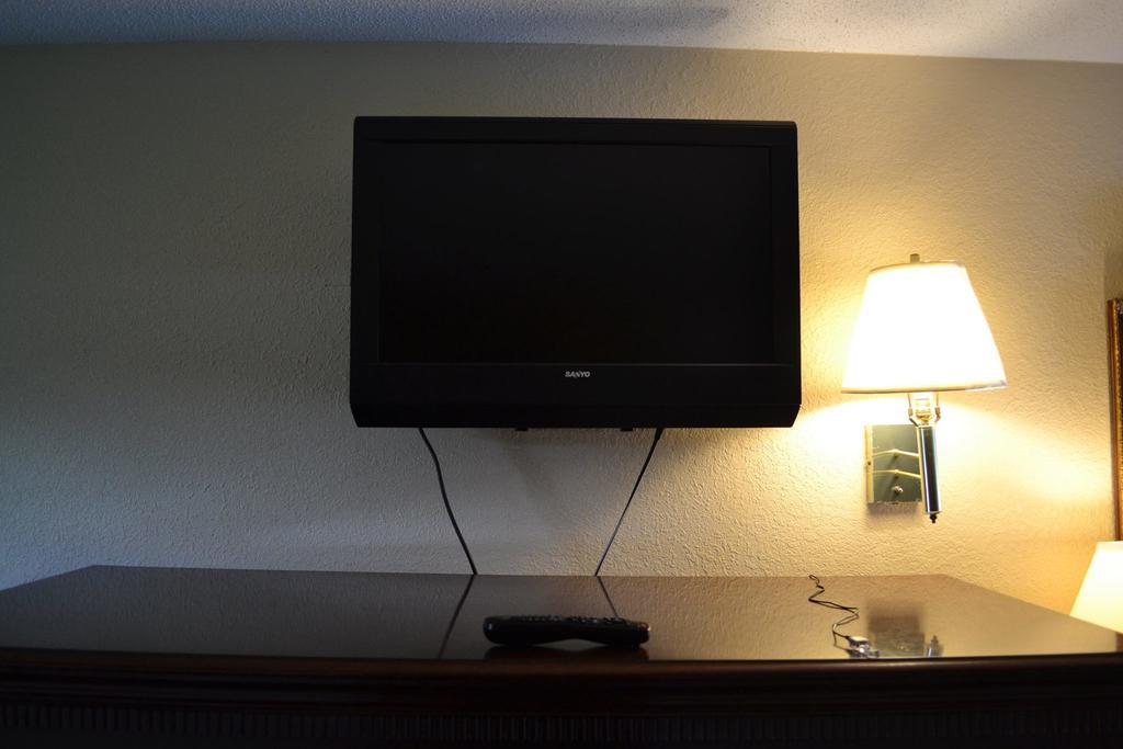 Americas Best Value Inn Smithfield Bagian luar foto