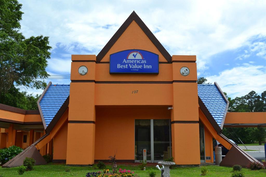 Americas Best Value Inn Smithfield Bagian luar foto