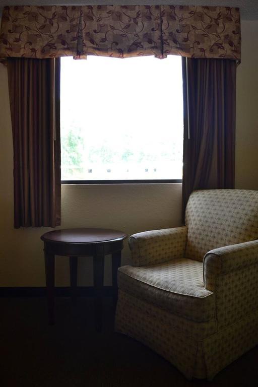 Americas Best Value Inn Smithfield Bagian luar foto