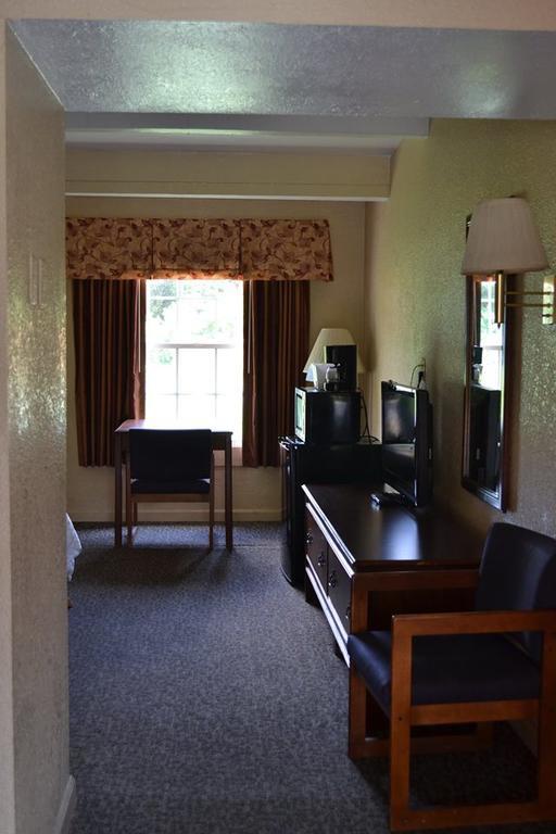 Americas Best Value Inn Smithfield Bagian luar foto