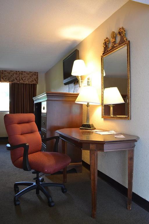 Americas Best Value Inn Smithfield Bagian luar foto