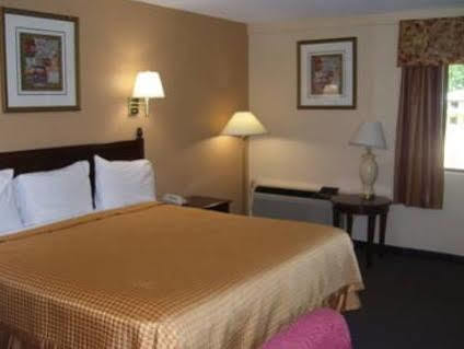 Americas Best Value Inn Smithfield Bagian luar foto