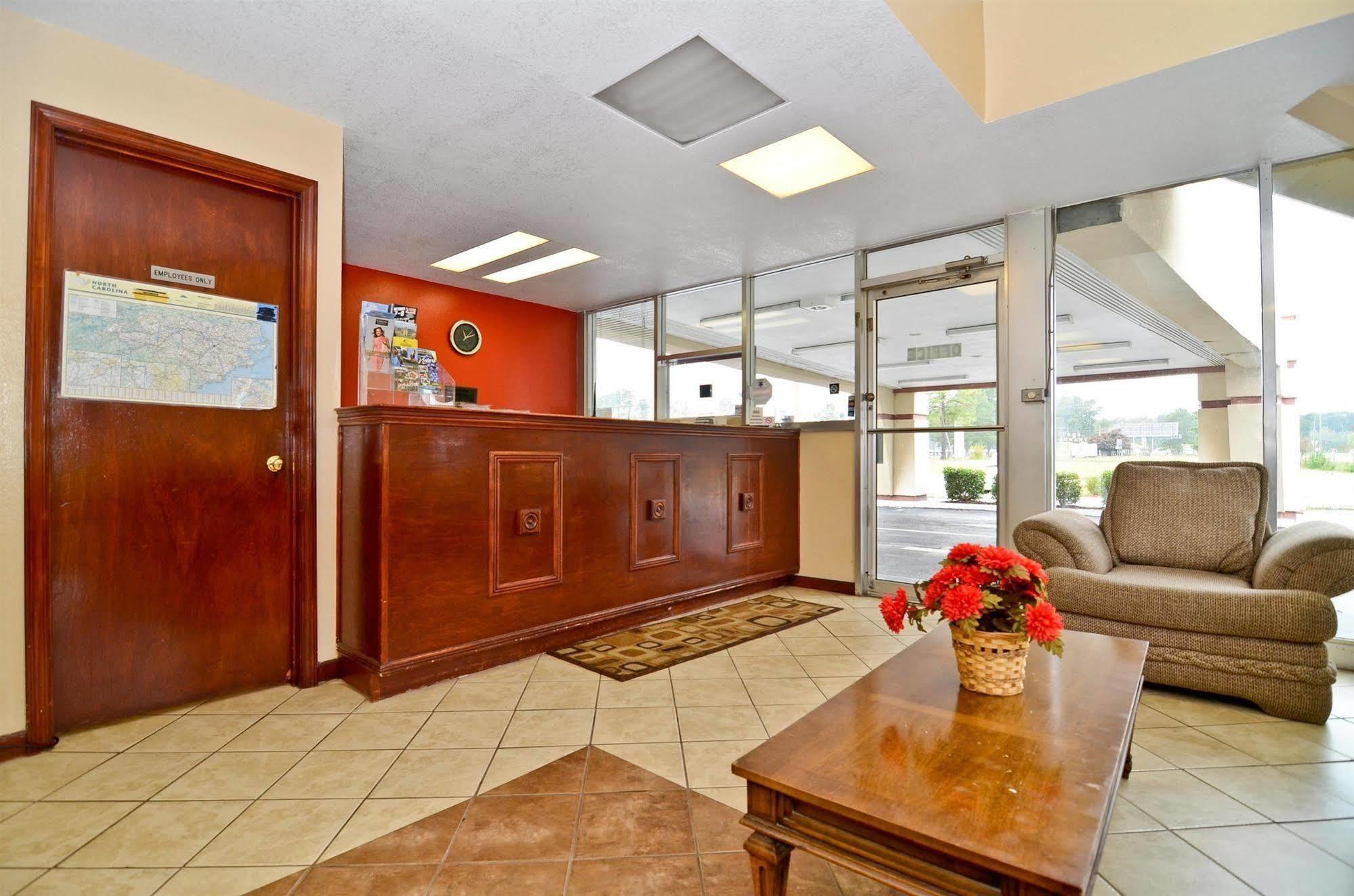 Americas Best Value Inn Smithfield Interior foto