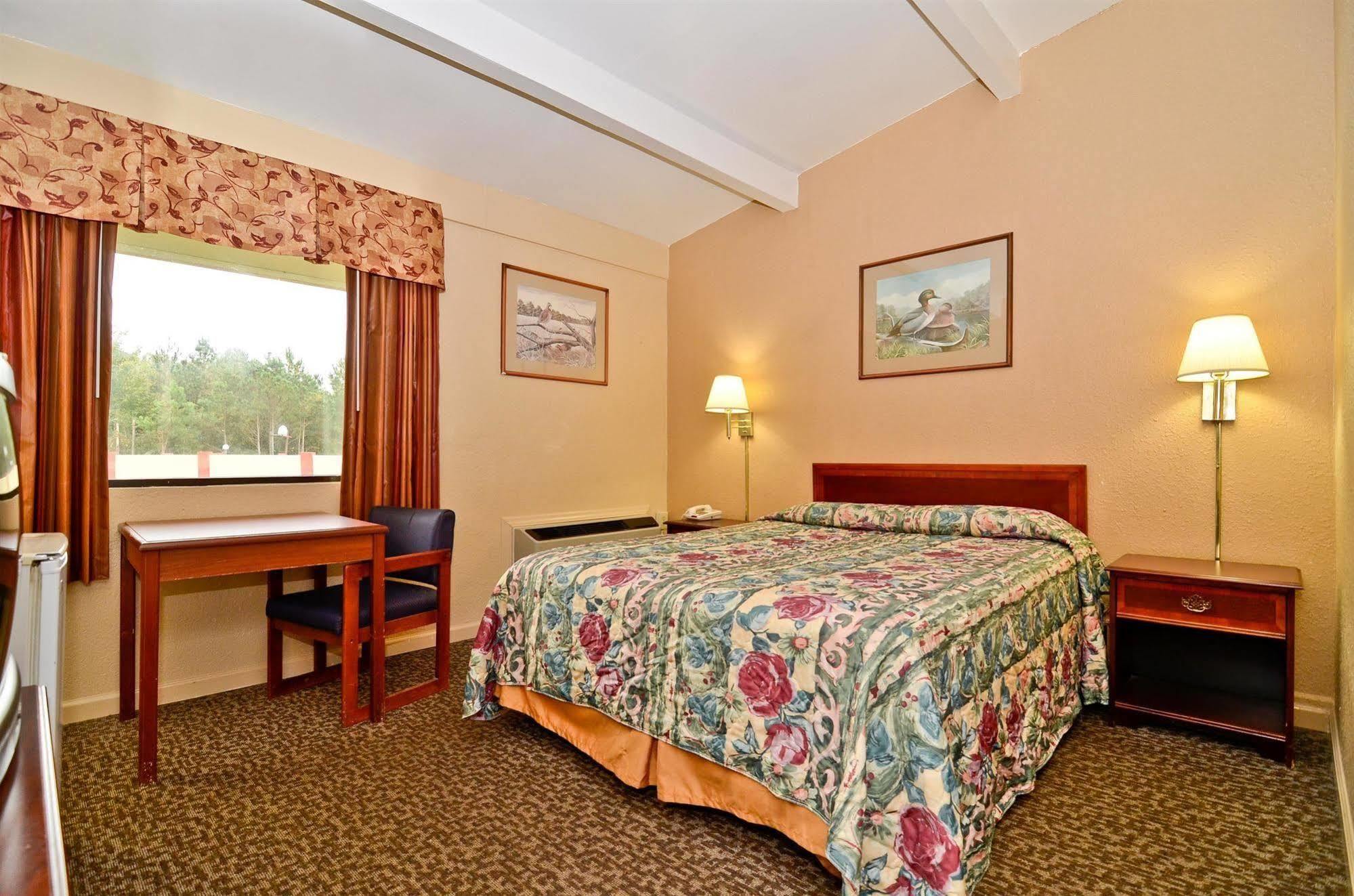 Americas Best Value Inn Smithfield Ruang foto