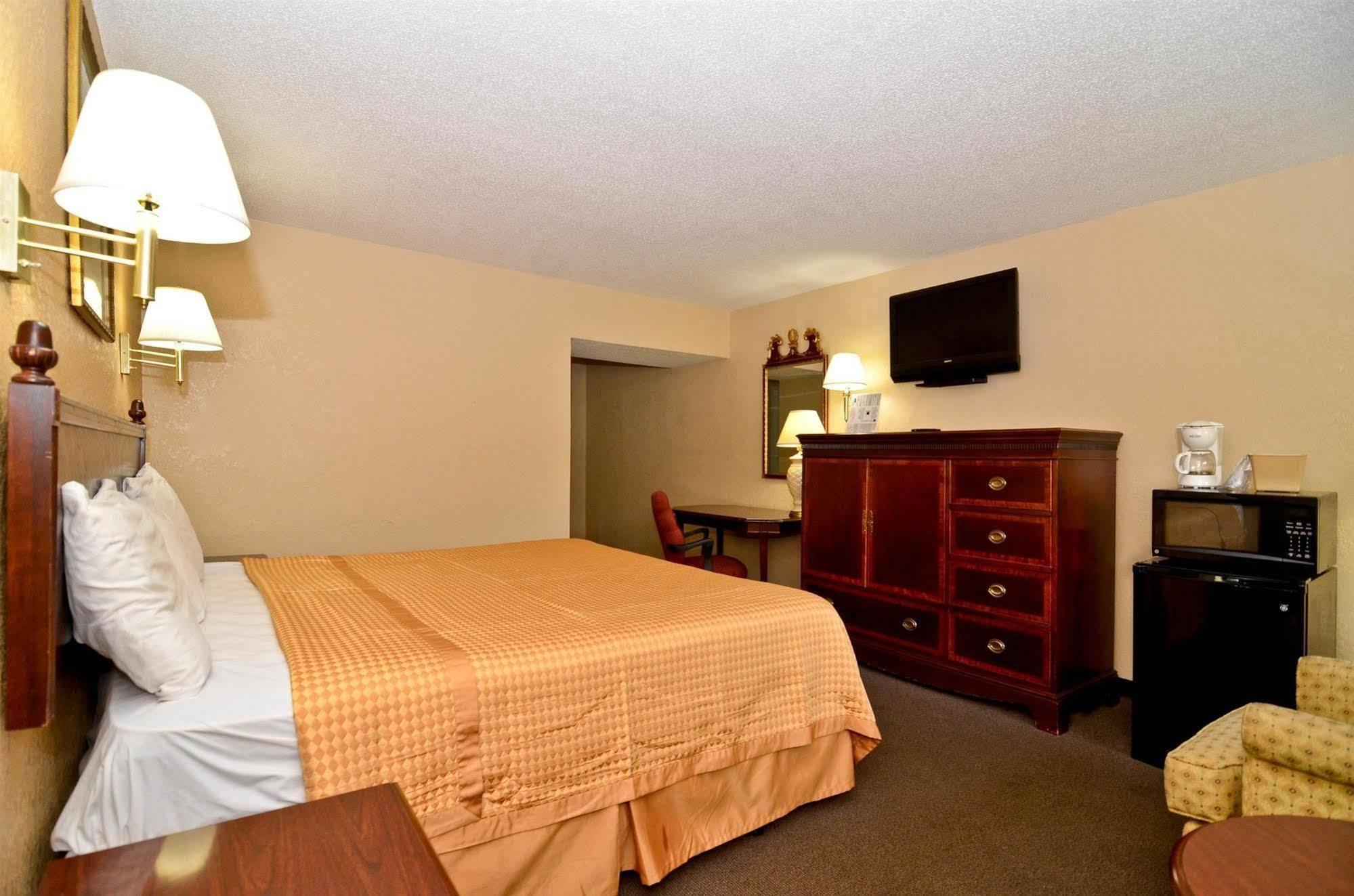 Americas Best Value Inn Smithfield Ruang foto