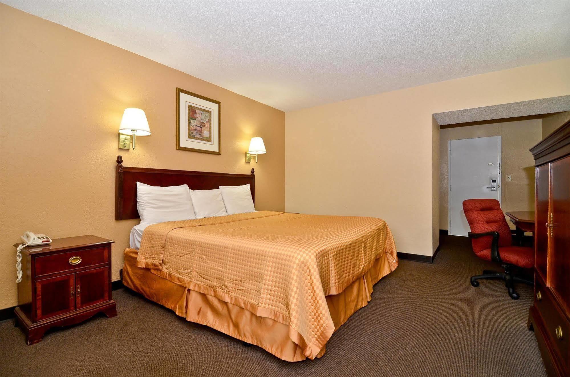 Americas Best Value Inn Smithfield Ruang foto