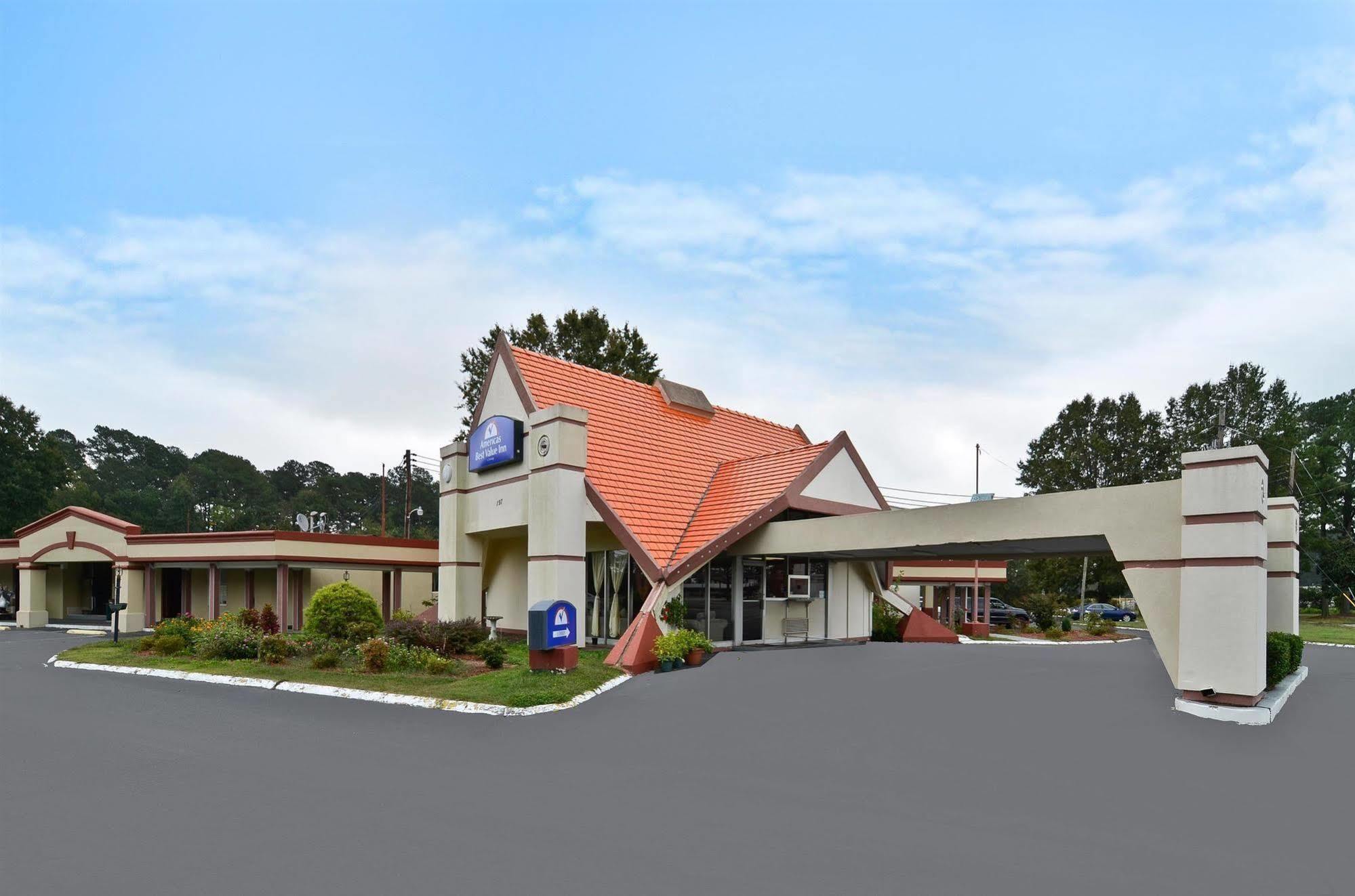 Americas Best Value Inn Smithfield Bagian luar foto